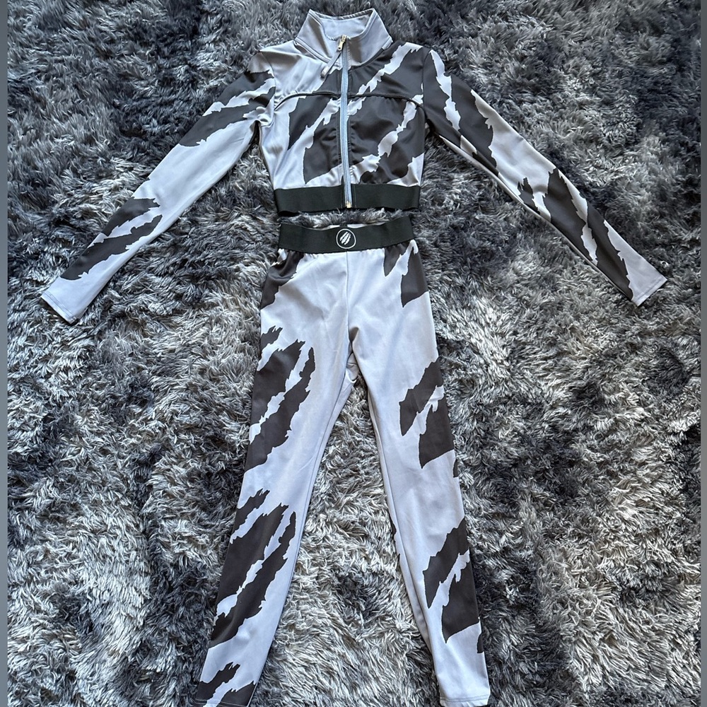 TIER NYC Gray, Black Abstract Print Two Piece Set Medium Zip Jacket and Leggings